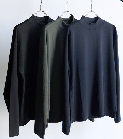 秋冬の長袖選び。きちんと見せたい日のモックネック、すっきり合わせたい日のロングTシャツ