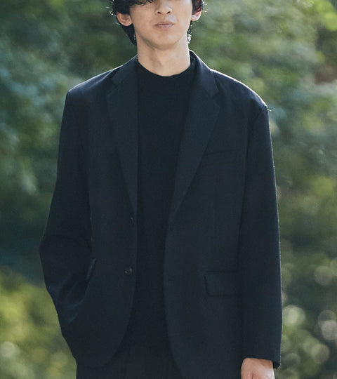 セレモニーに頼れる<br>黒のセットアップ