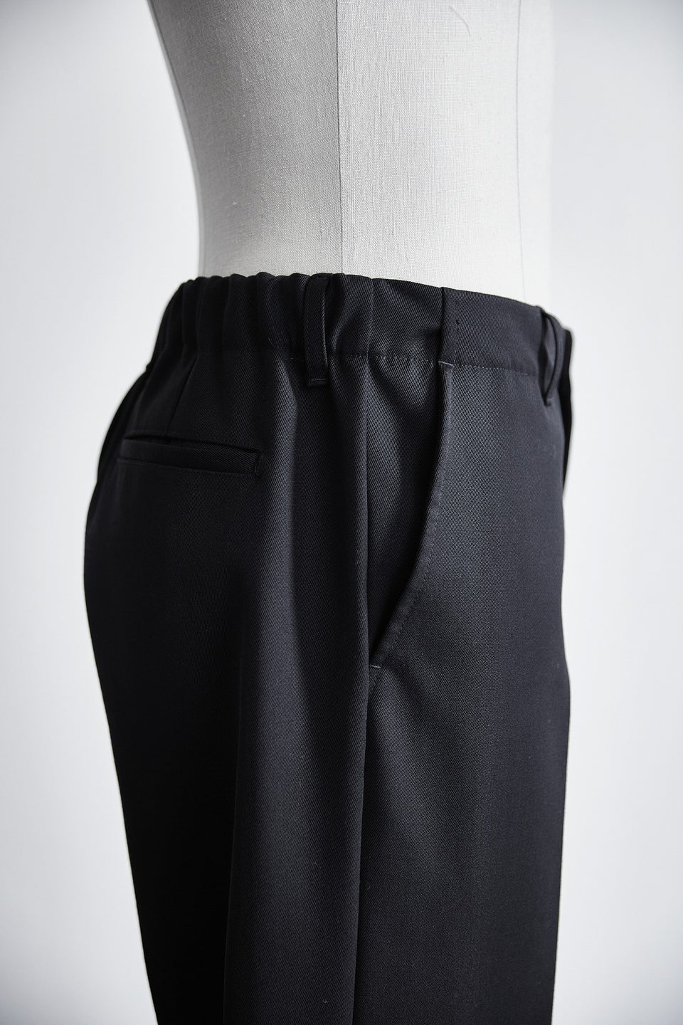 【11月上旬発送予定】 ウールギャバジン テーパードパンツ